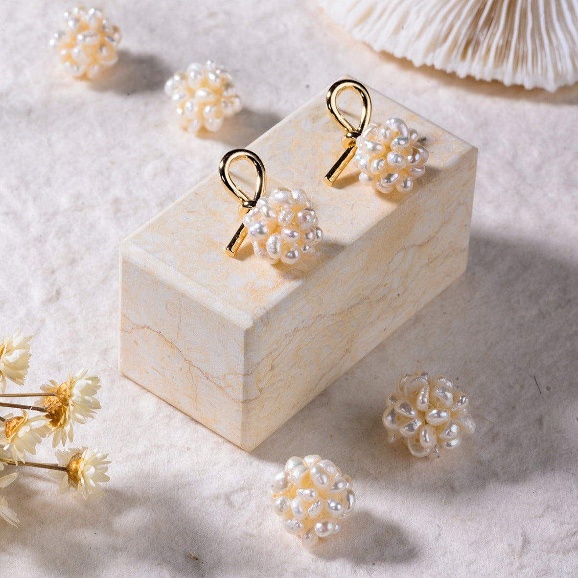 Hand Knitting Pearl Dorp Earrings