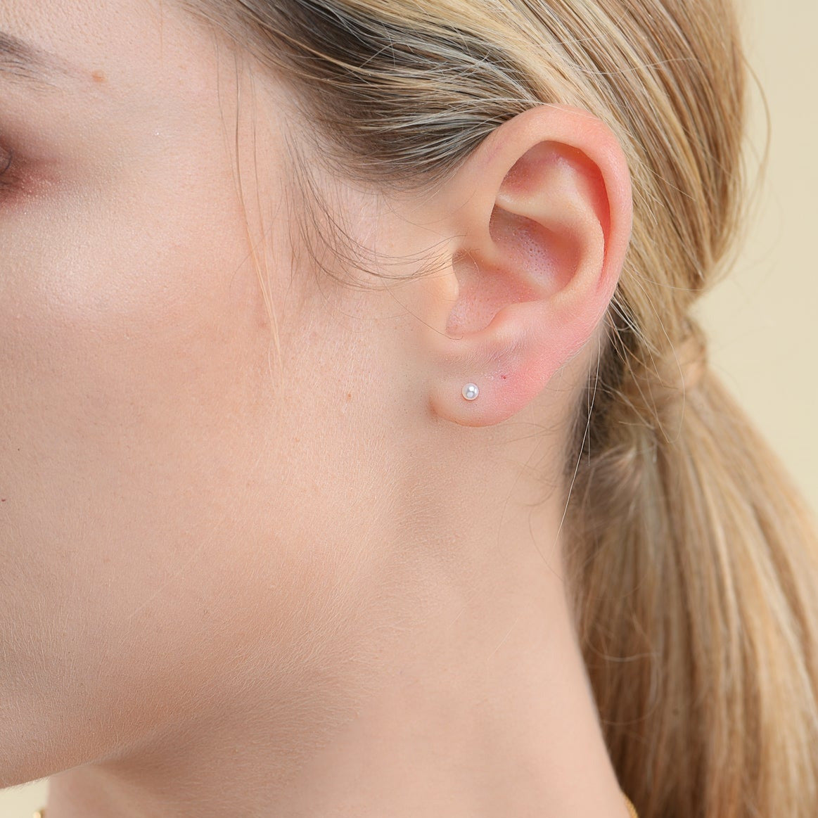 Angelia Pearl Stud Earrings