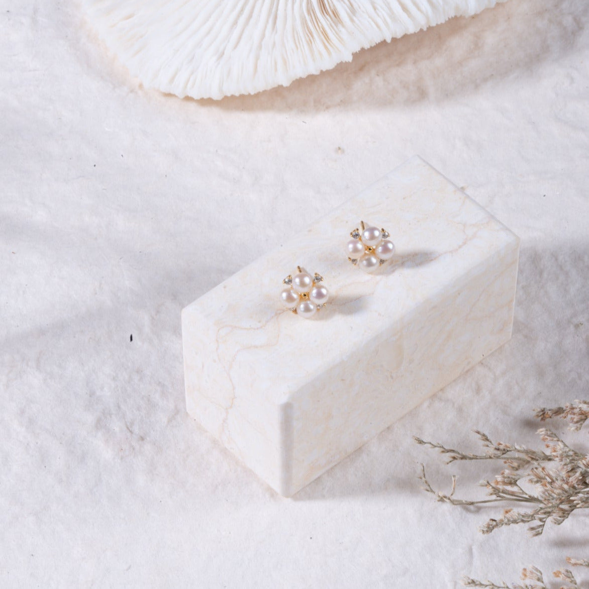 Four Leaf Clover Pearl Stud Earrings